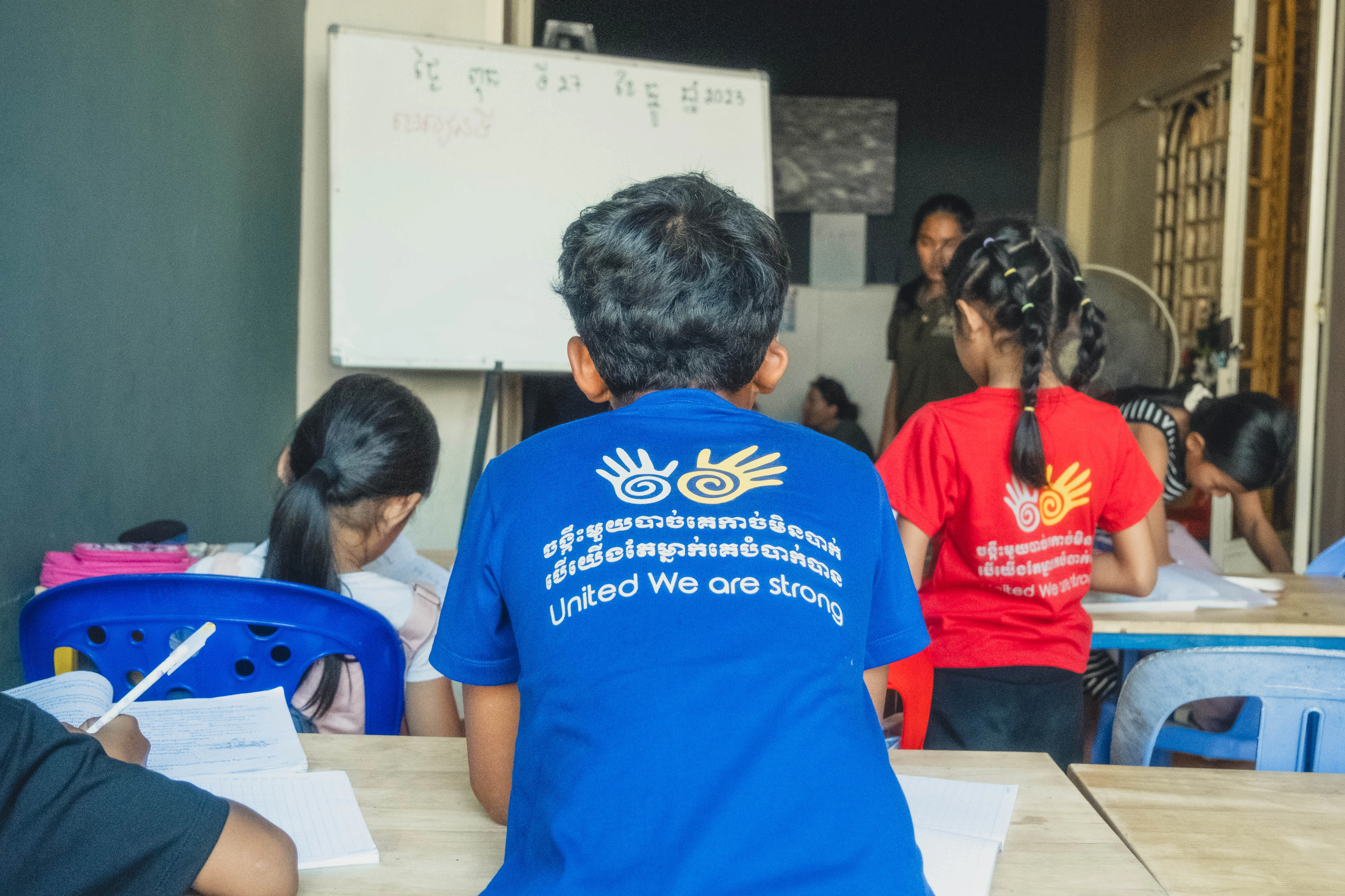 Équipe et bénéficiaires de Partage la Vie au Cambodge